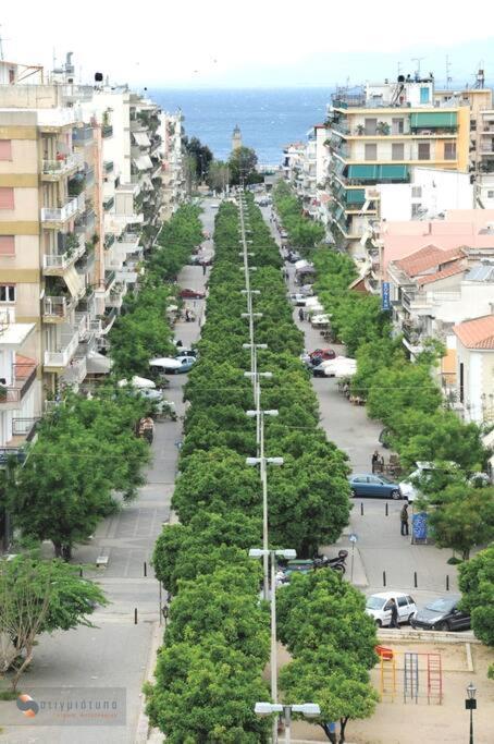 Theano'S Cozy & Quiet Lux Central Flat - Wifi & Full Amenities Patras Bagian luar foto