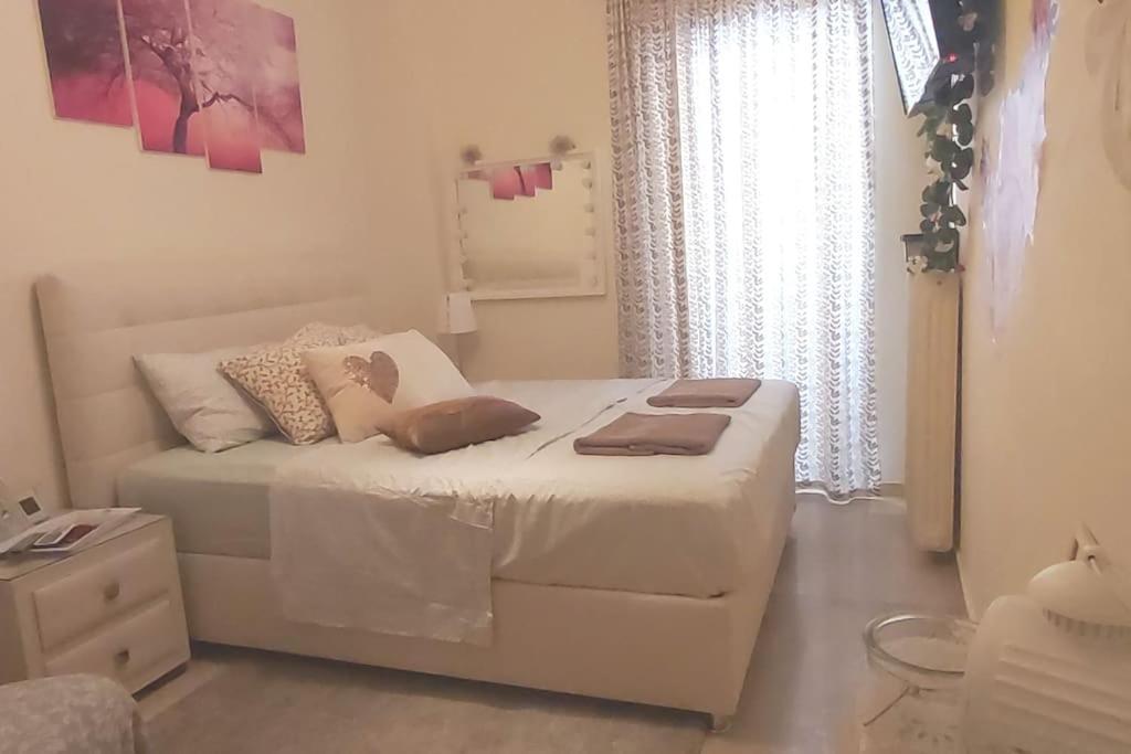 Theano'S Cozy & Quiet Lux Central Flat - Wifi & Full Amenities Patras Bagian luar foto